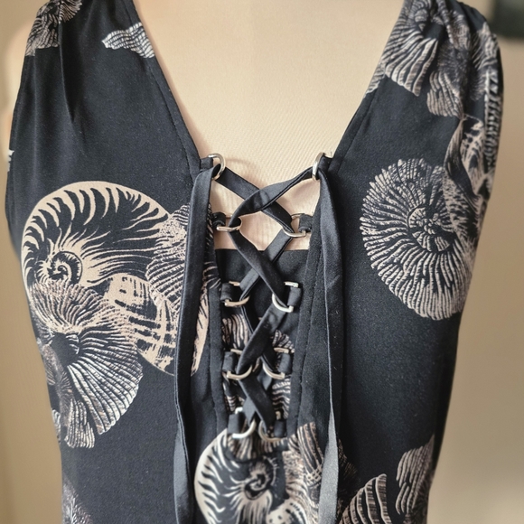 WHBM Black & White Nautilus Shell Print Lace-Up Tank Top Size S - Picture 4 of 7